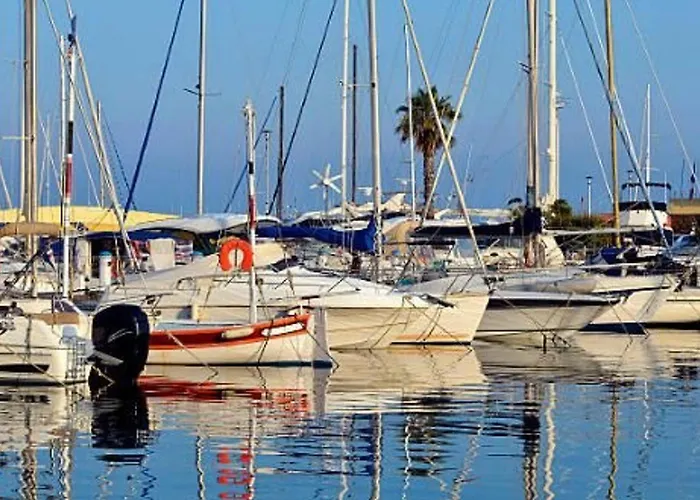 Calme Avec Coin Nuit, Terrasse Et Parking - Proche Et Commerces - Fr-1-251-420 Apartman